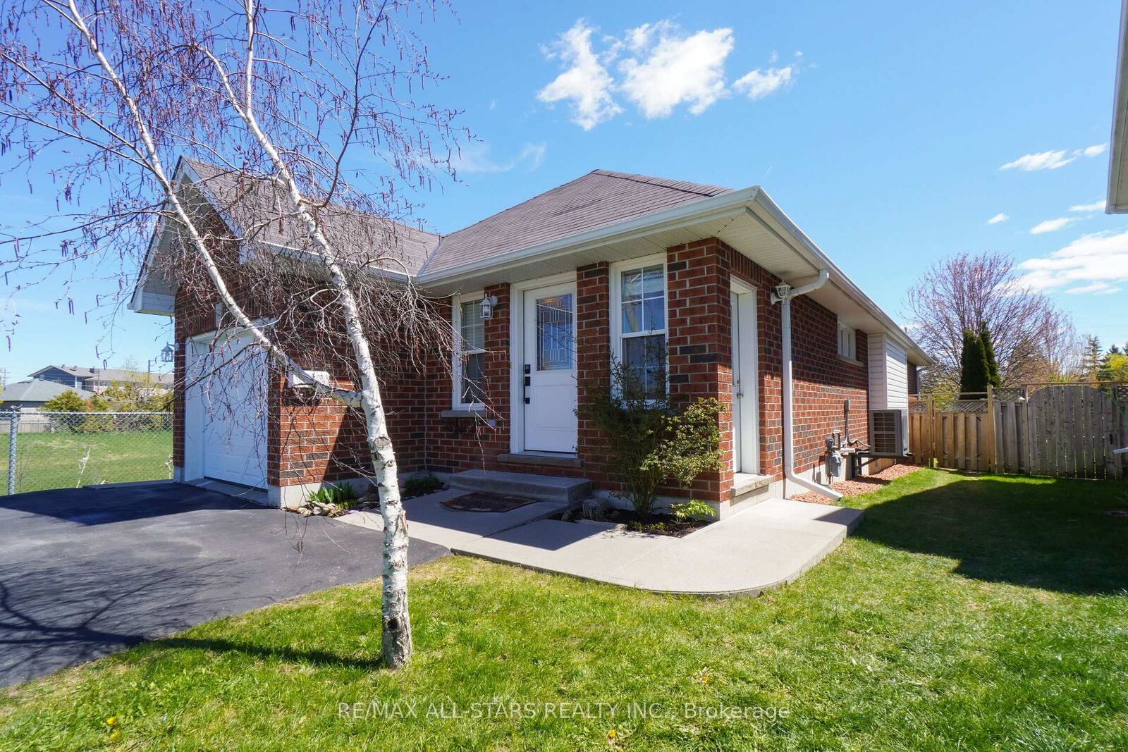 Property Photo:  14 Laurent Boulevard  ON K9V 6G3 