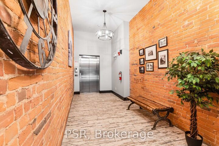 Property Photo:  2870 Dundas Street W 216  ON M6P 1Y8 