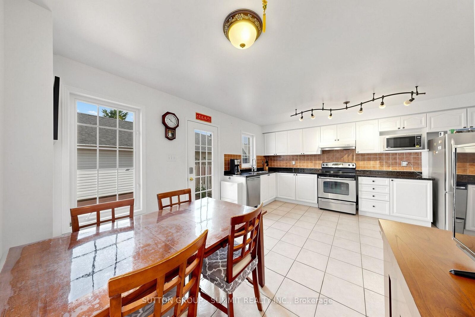 Property Photo:  141 Gatwick Drive  ON L6H 6T7 