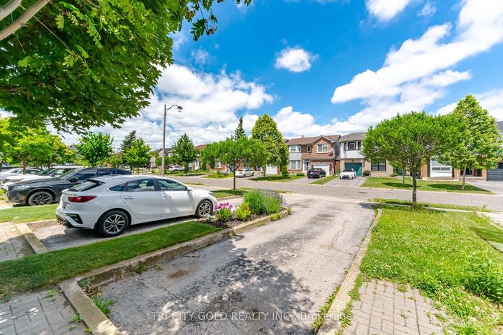 Property Photo:  111 Chipmunk Crescent  ON L6R 1B4 