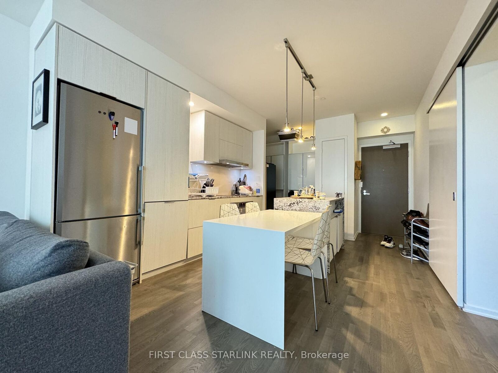 Property Photo: 1 Bloor Street E 811 ON M4W 1A3