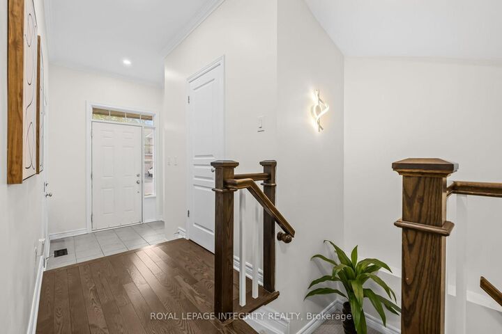 Property Photo:  34 Torbec Avenue  ON K2T 0B6 