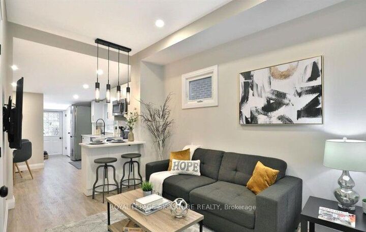 Property Photo: 33 Hawthorne Avenue ON L8P 4P7