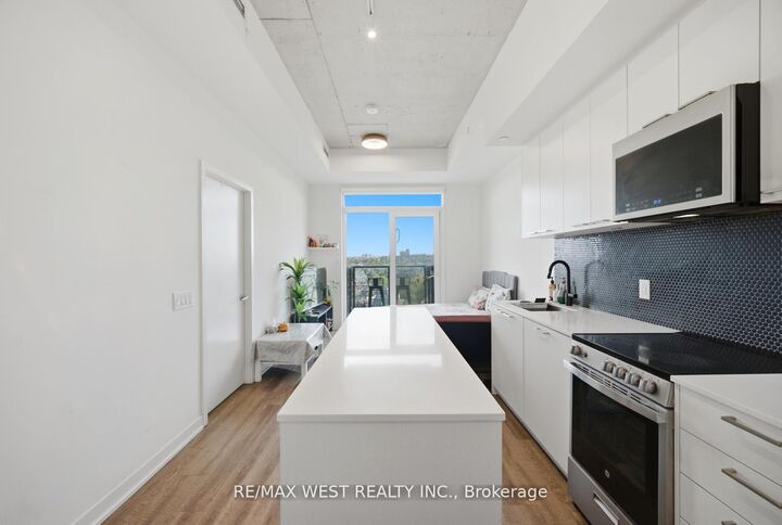 Property Photo:  1808 St. Clair Avenue W 801  ON M6N 1J5 