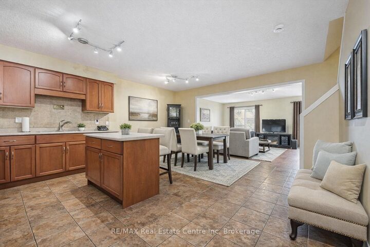 Property Photo: 210 Dawn Avenue 38 ON N1G 5L5