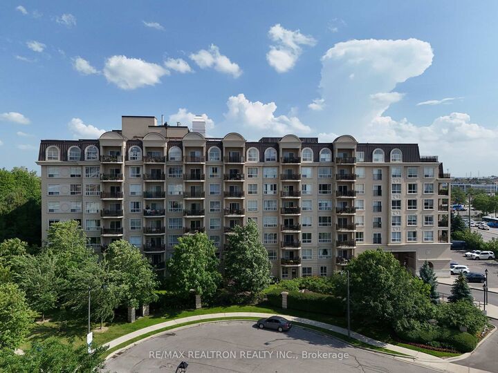 1 Maison Parc Court 402 — photo 1