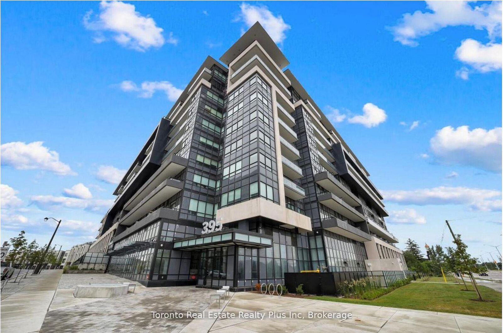 Property Photo: 395 Dundas Street W Lph03 ON L6M 5R8