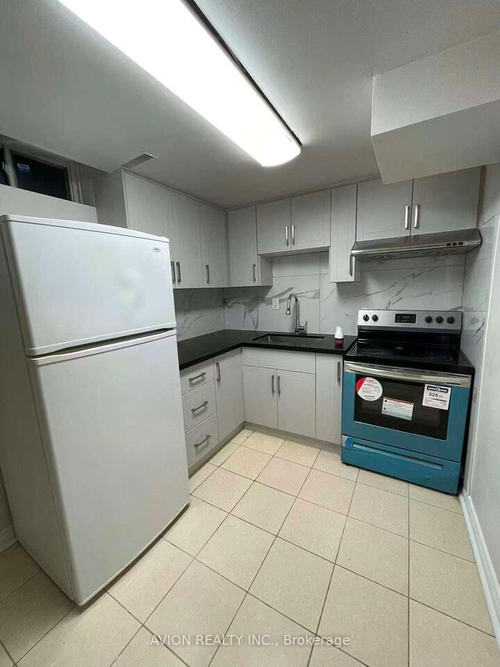 Property Photo: 172 Highglen Avenue ON L3S 1X4
