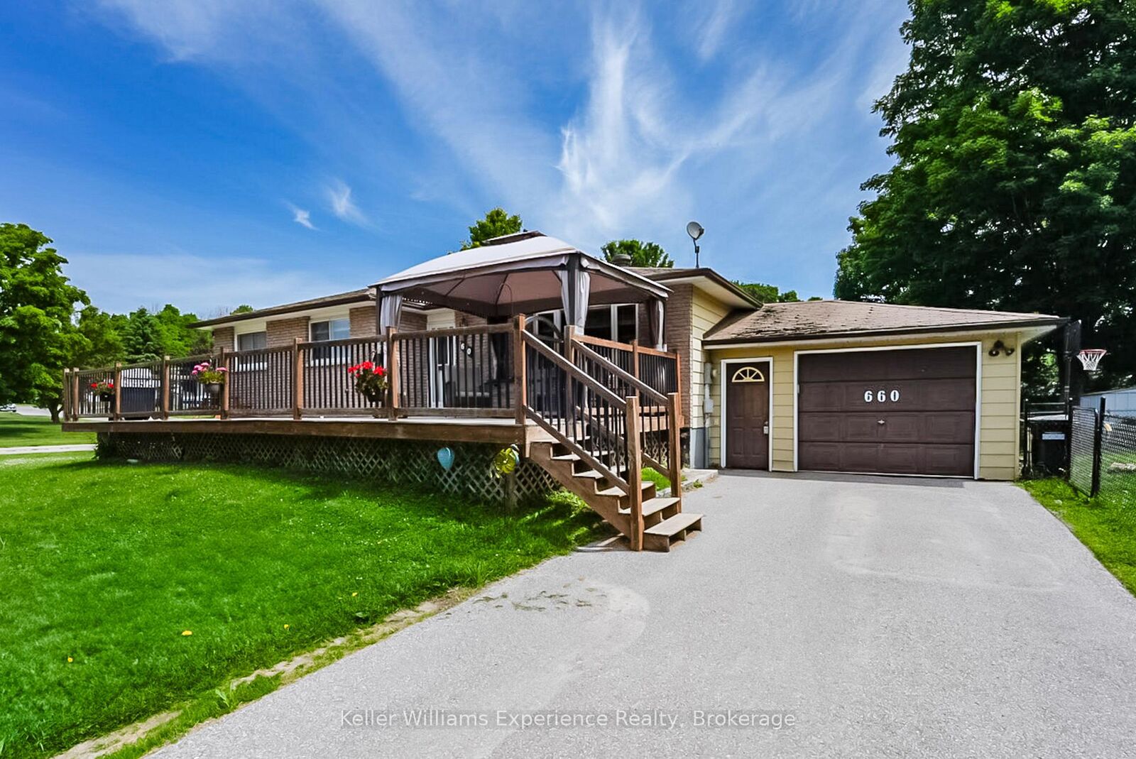 Property Photo: 660 Harvey Avenue ON L4R 4S2