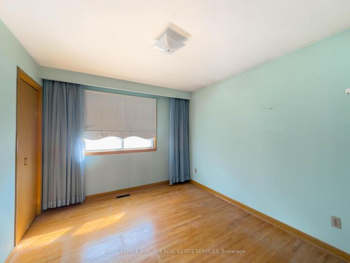Property Photo: 3577 Bluestream Crescent ON L4Y 3S5