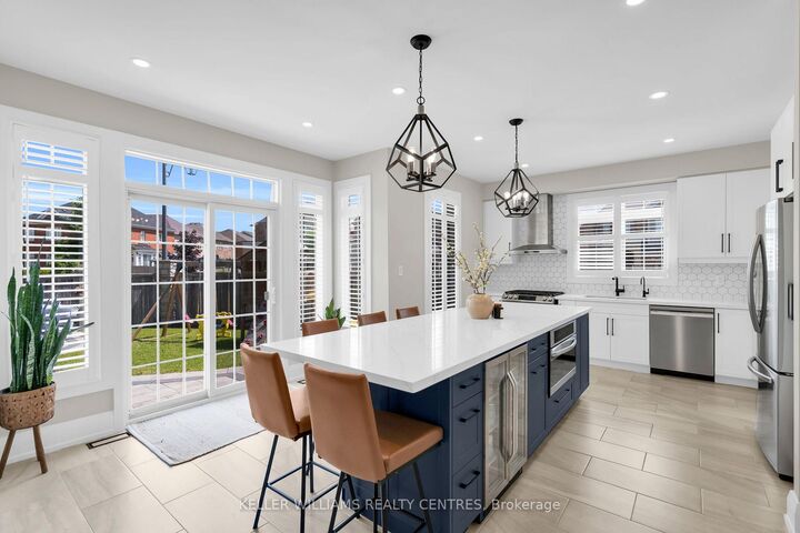 Property Photo: 2 Jewelwing Court ON L4L 2K1