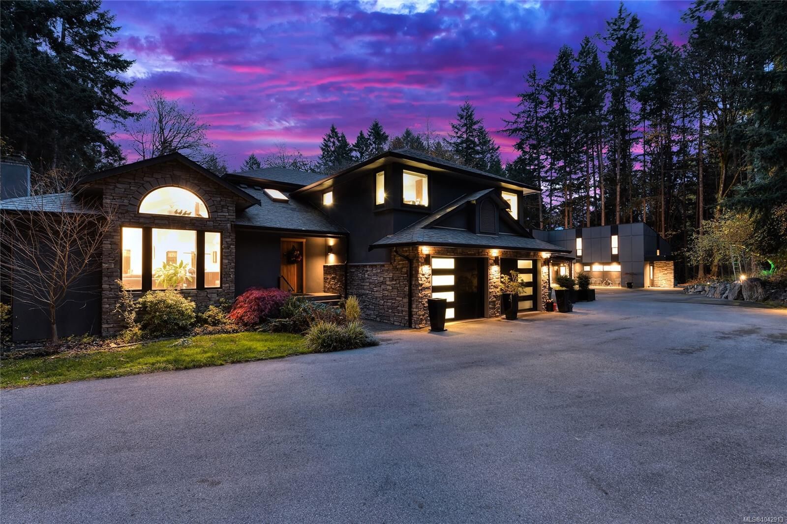 Property Photo: 851 Sayward Rd BC V8Y 1R5