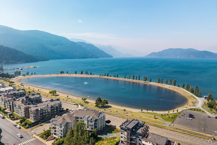Property Photo: 450 Esplanade Avenue 13 BC V0M 1K0