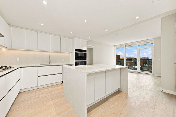 485 W 42nd Avenue 601 — photo 1