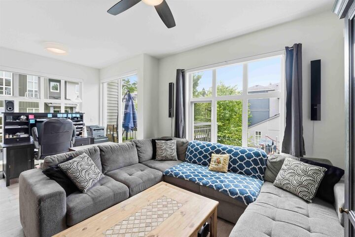 Property Photo: 24076 112 Avenue 21 BC V2W 0K2