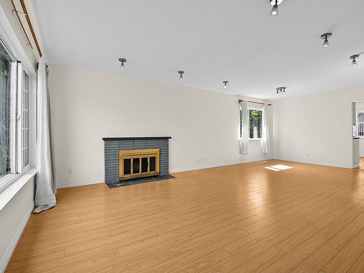 Property Photo: 2216 E 41st Avenue BC V5P 1L6