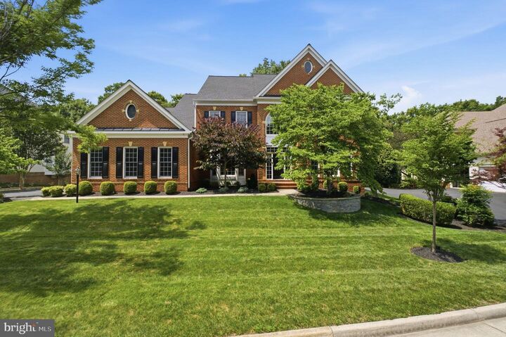 Property Photo: 43274 Fieldsview Court VA 20176