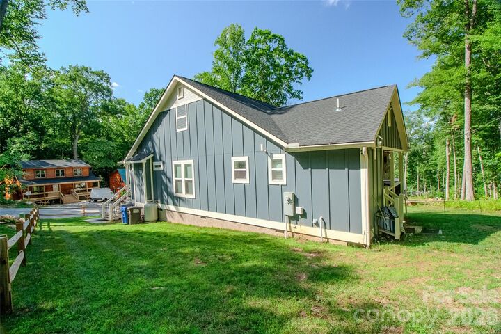 Property Photo:  611 Twinbrook Lane  NC 28751 
