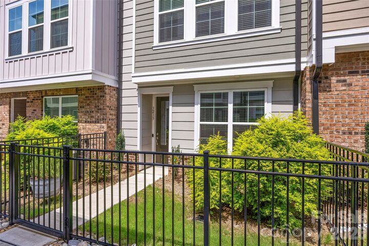 Property Photo:  3213 Zenith Lane  NC 28205 