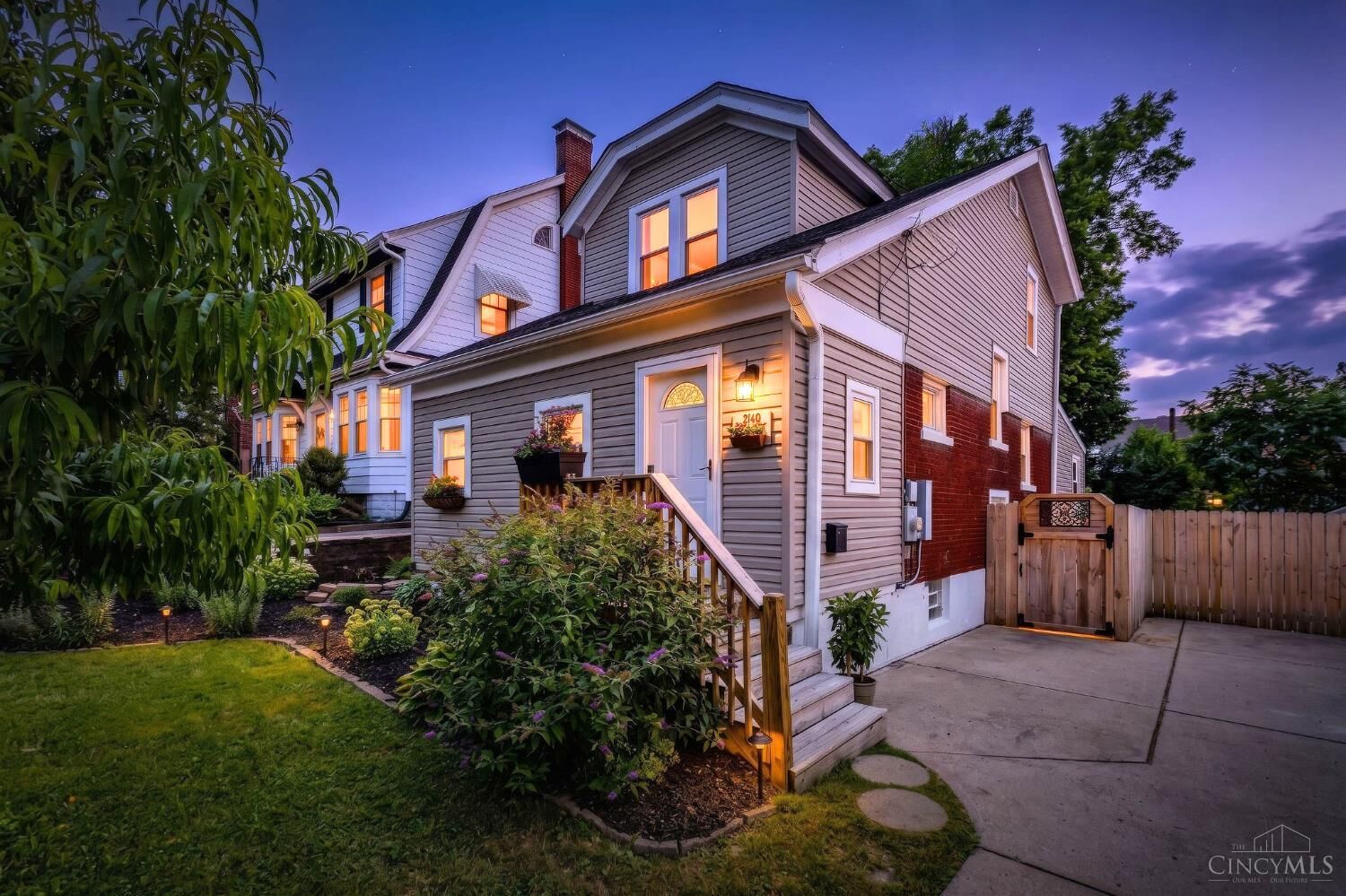 Property Photo: 2149 Cathedral Avenue OH 45212