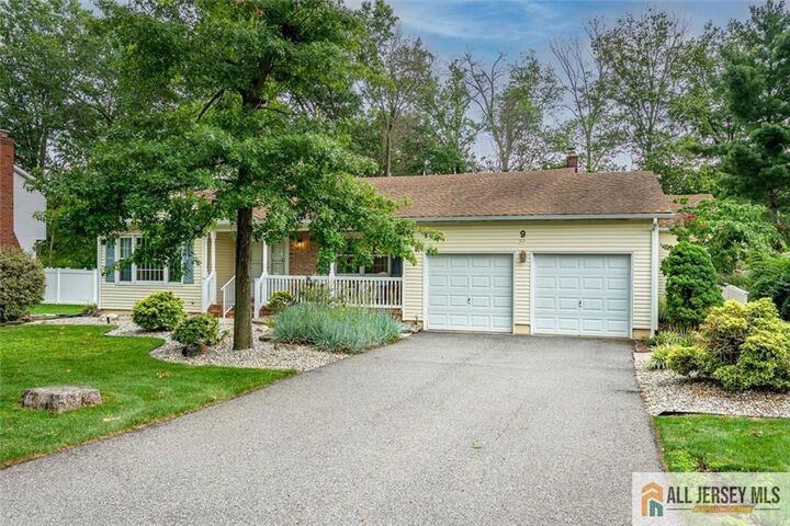 Property Photo:  9 Boxwood Road  NJ 08854 