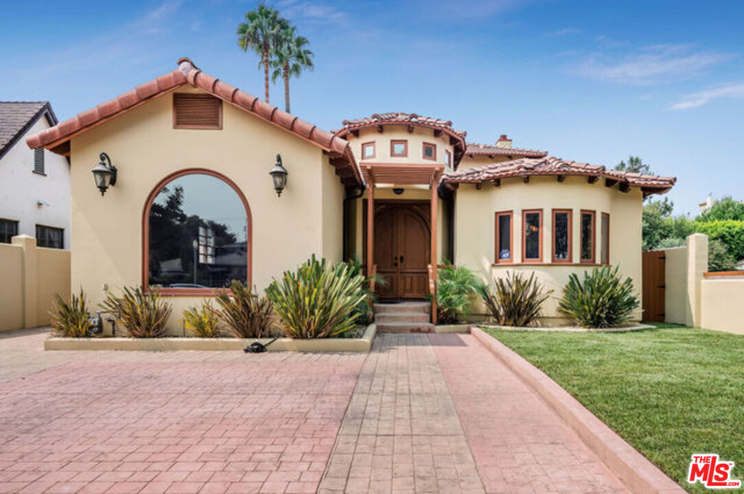 Property Photo: 4375 Kraft Ave CA 91604