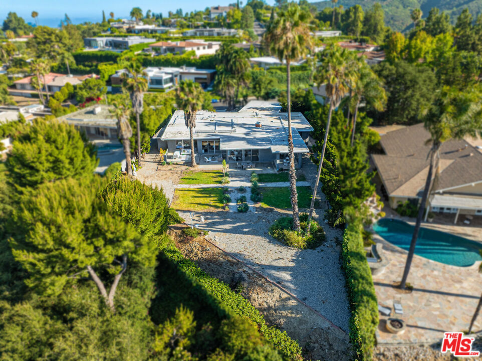 Property Photo:  16375 Sloan Dr  CA 90049 