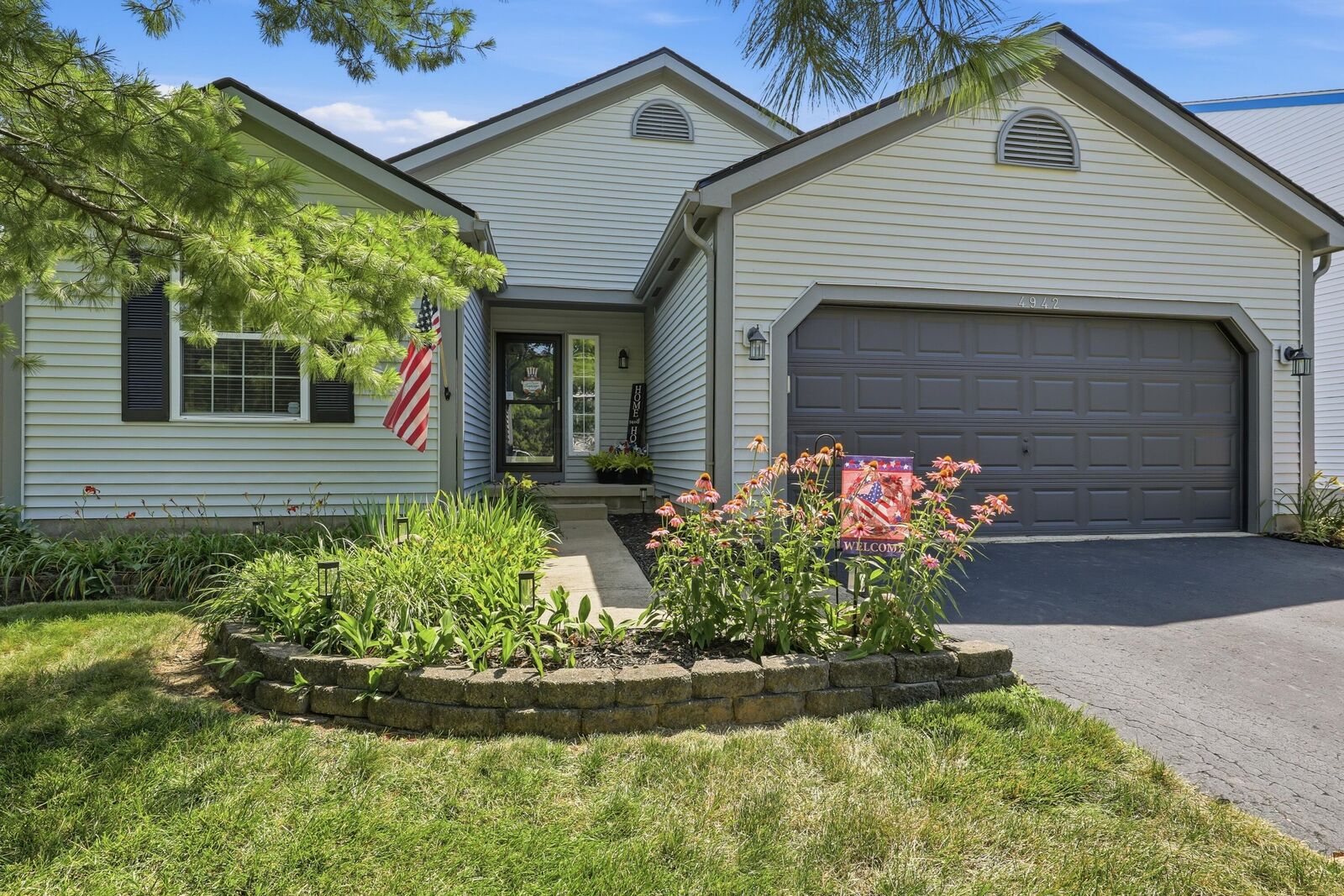 Property Photo:  4942 Kingpin Drive  OH 43231 
