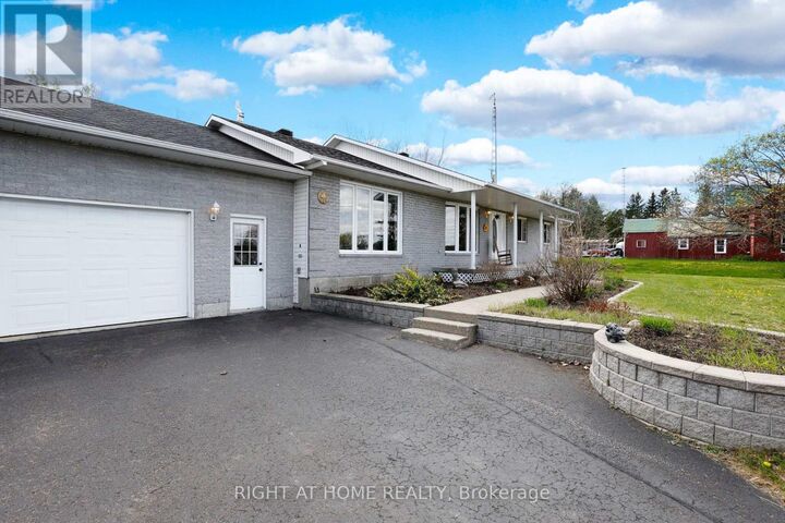 Property Photo:  902 Rue Elizabeth Street  ON K0B 1C0 