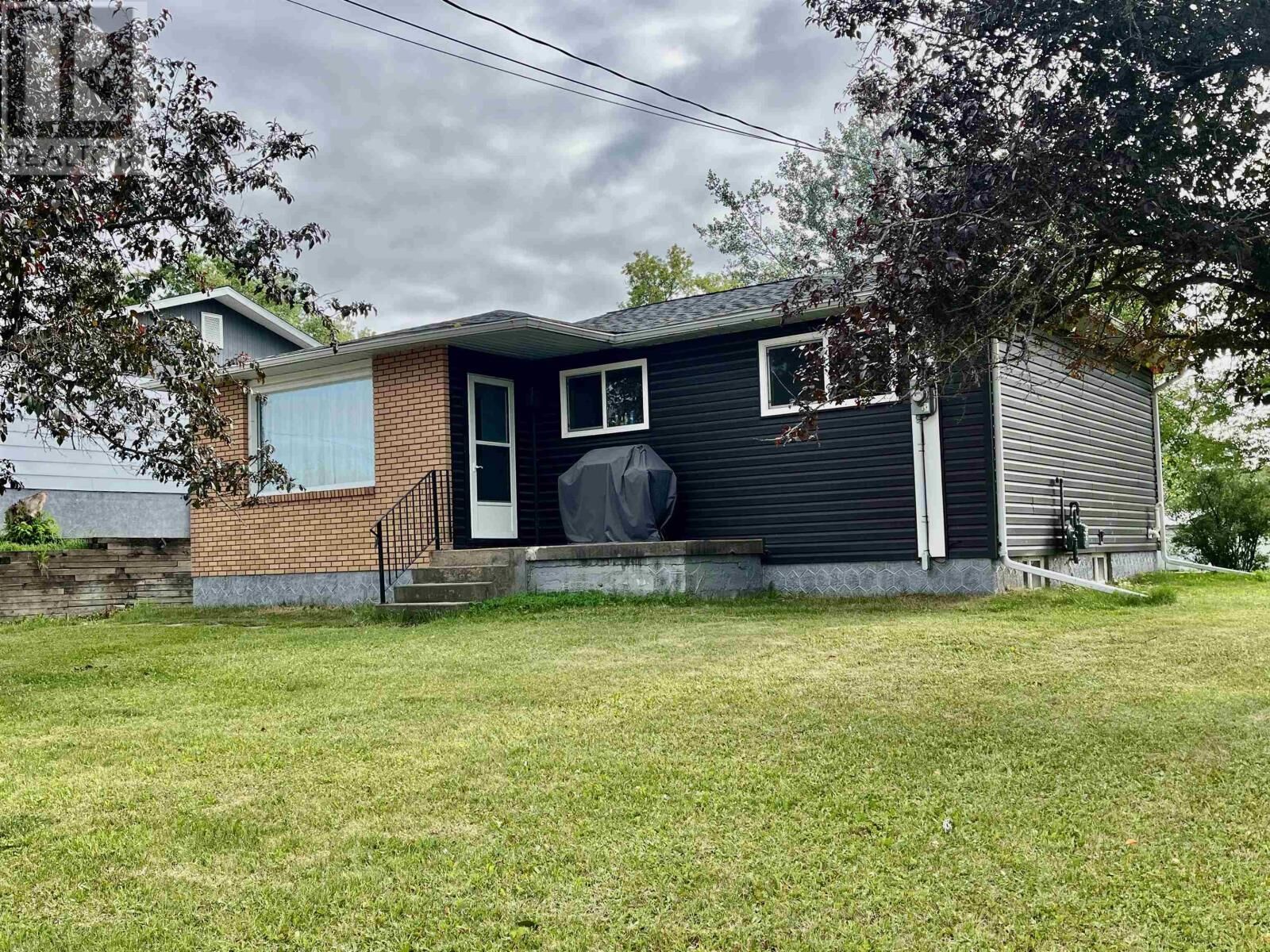 Property Photo: 246 Florence St ON P8N 2S2