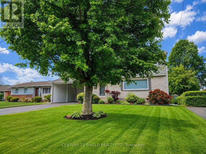Property Photo: 1305 Osborne Avenue ON K6J 1L3