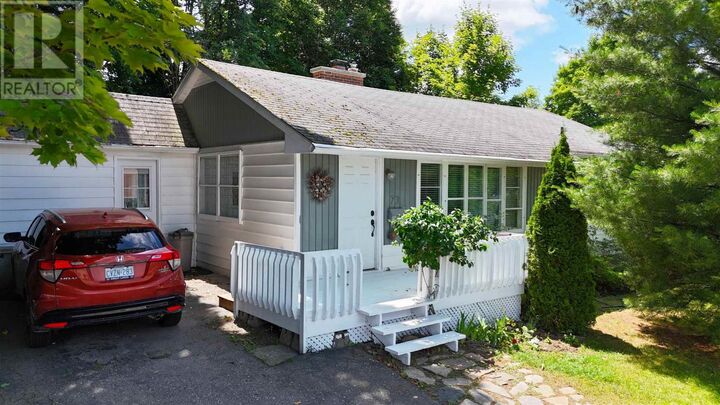 Property Photo: 73 Hutchison Ave ON P5A 1W7