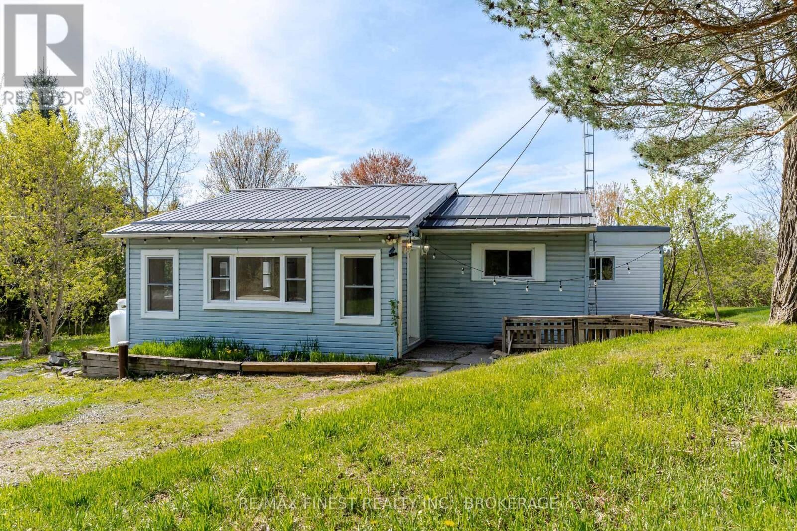 Property Photo: 6804 6th Concession Road ON K6V 5T5