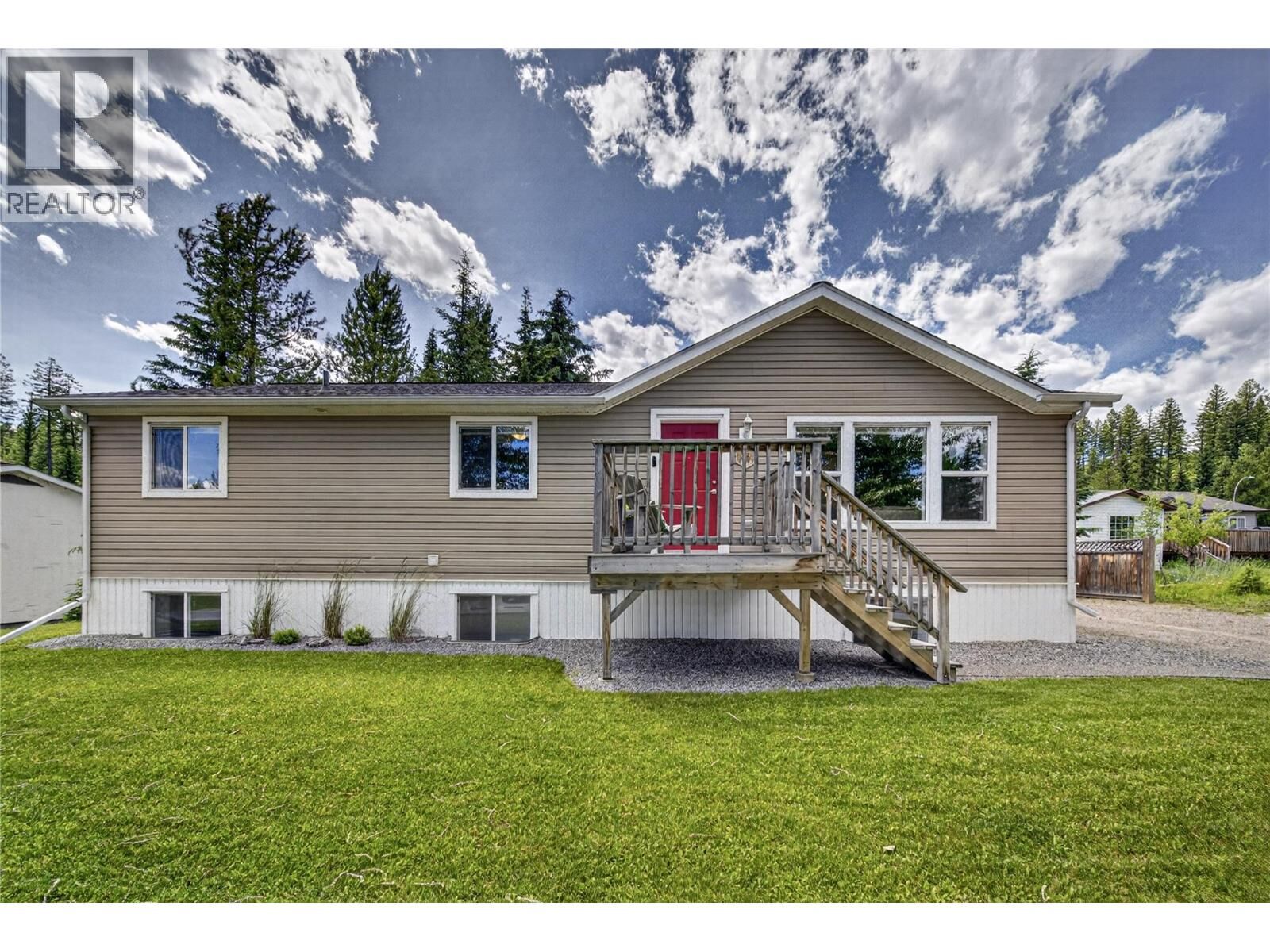 Property Photo: 34 Dawson Crescent BC V0B 1H0