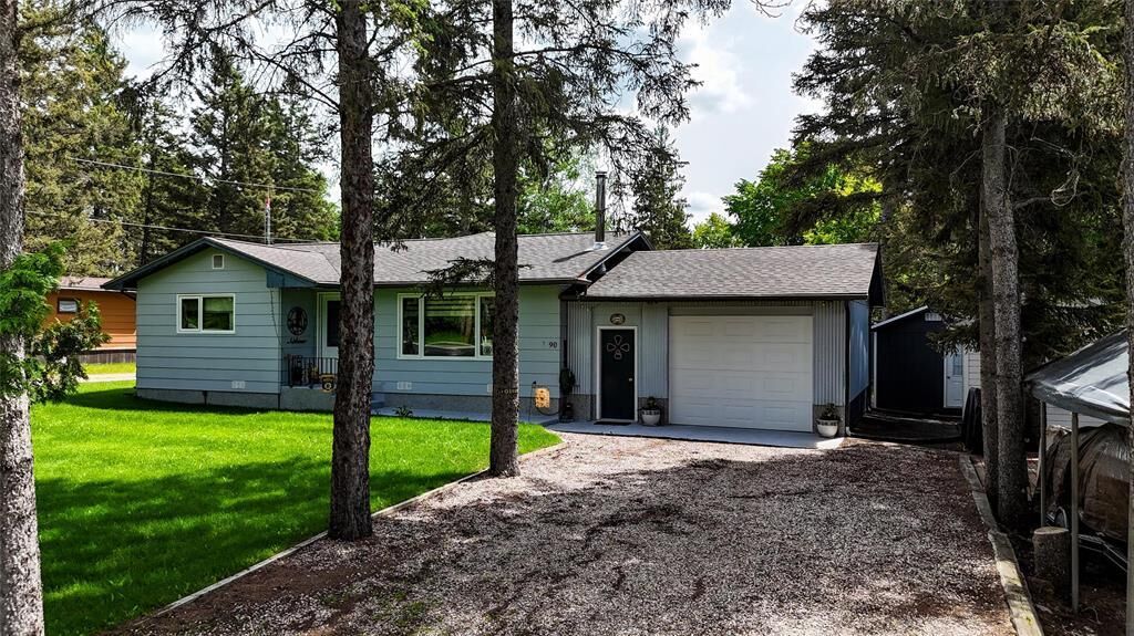 Property Photo: 90 Mooswa Drive East MB R0J 1N0
