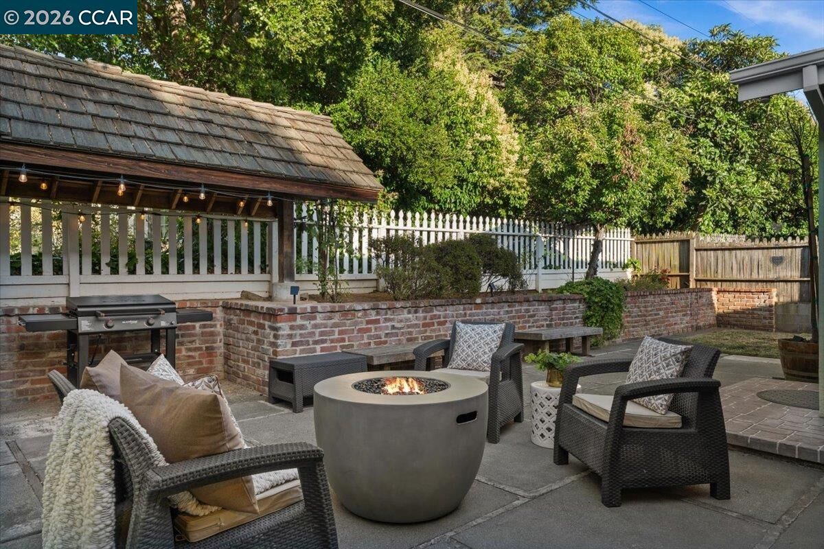 Property Photo: 114 Combs Ln CA 94590