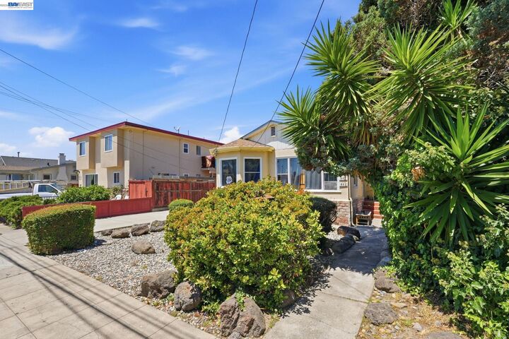 Property Photo: 446 Dolores Ave CA 94577