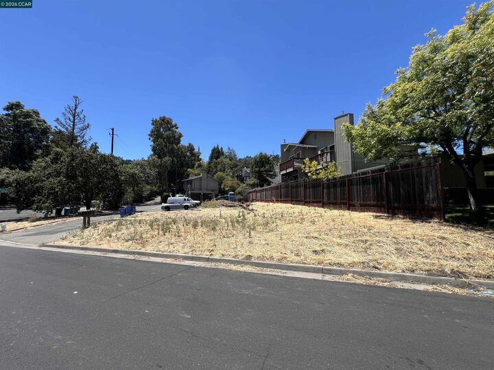 Property Photo: 2109 Overlook Dr CA 94597