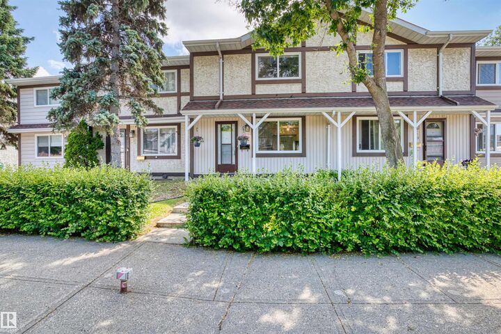 Property Photo:  117 Tudor Ln NW  AB T6J 3T5 