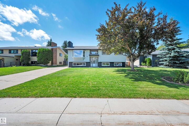 Property Photo:  18 Malvern Drive  AB T8A 3S2 