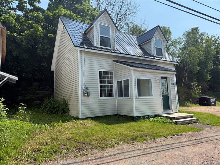 7 Woodlawn Road — photo 1