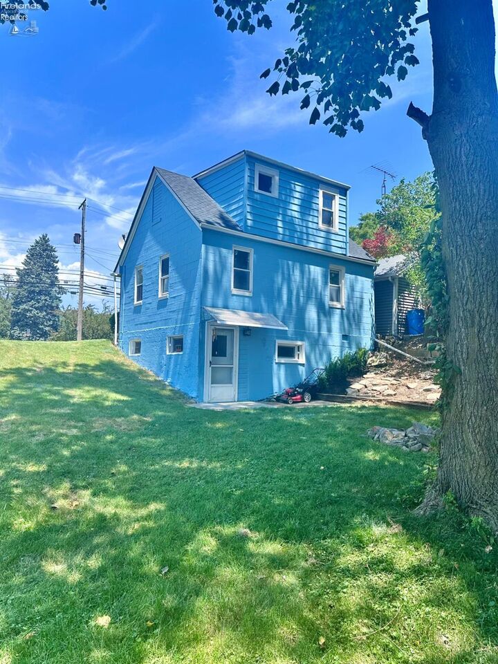 Property Photo:  2406 W Monroe Street  OH 44870 