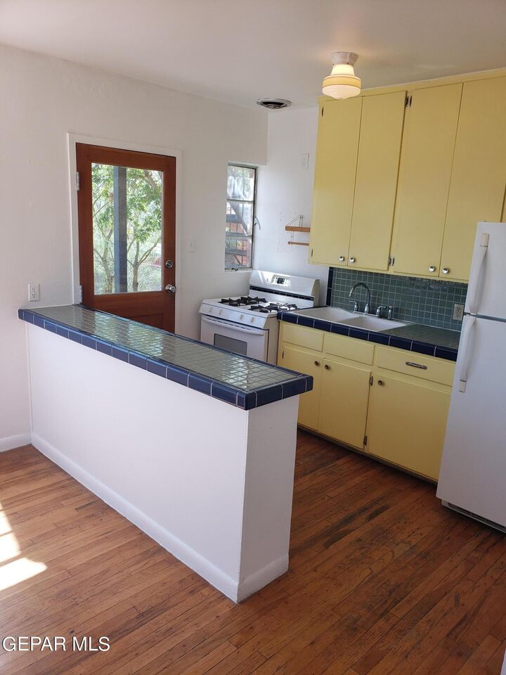 Property Photo:  900 W Yandell Drive  TX 79902 