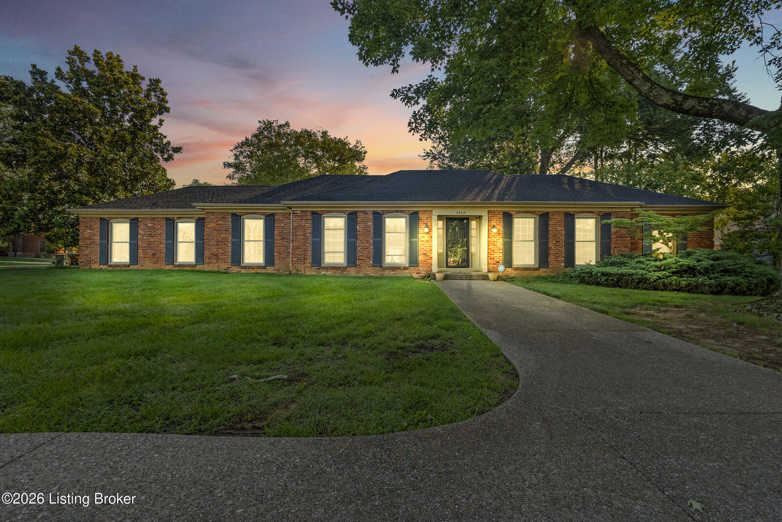 Property Photo: 2409 Chattesworth Ln KY 40242