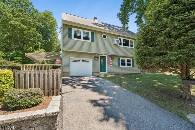 Property Photo:  4 Dogwood Ter  NJ 07470 