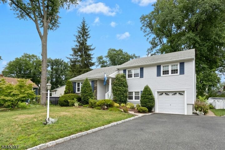 Property Photo:  1 Aberdeen Ct  NJ 07016 