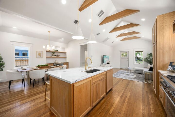 Property Photo:  1528 Cortlandt Street  TX 77008 
