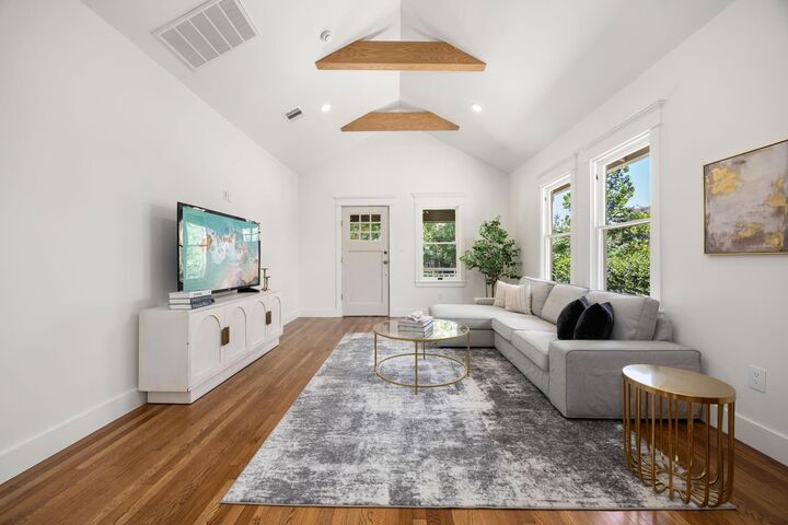 Property Photo:  1528 Cortlandt Street  TX 77008 