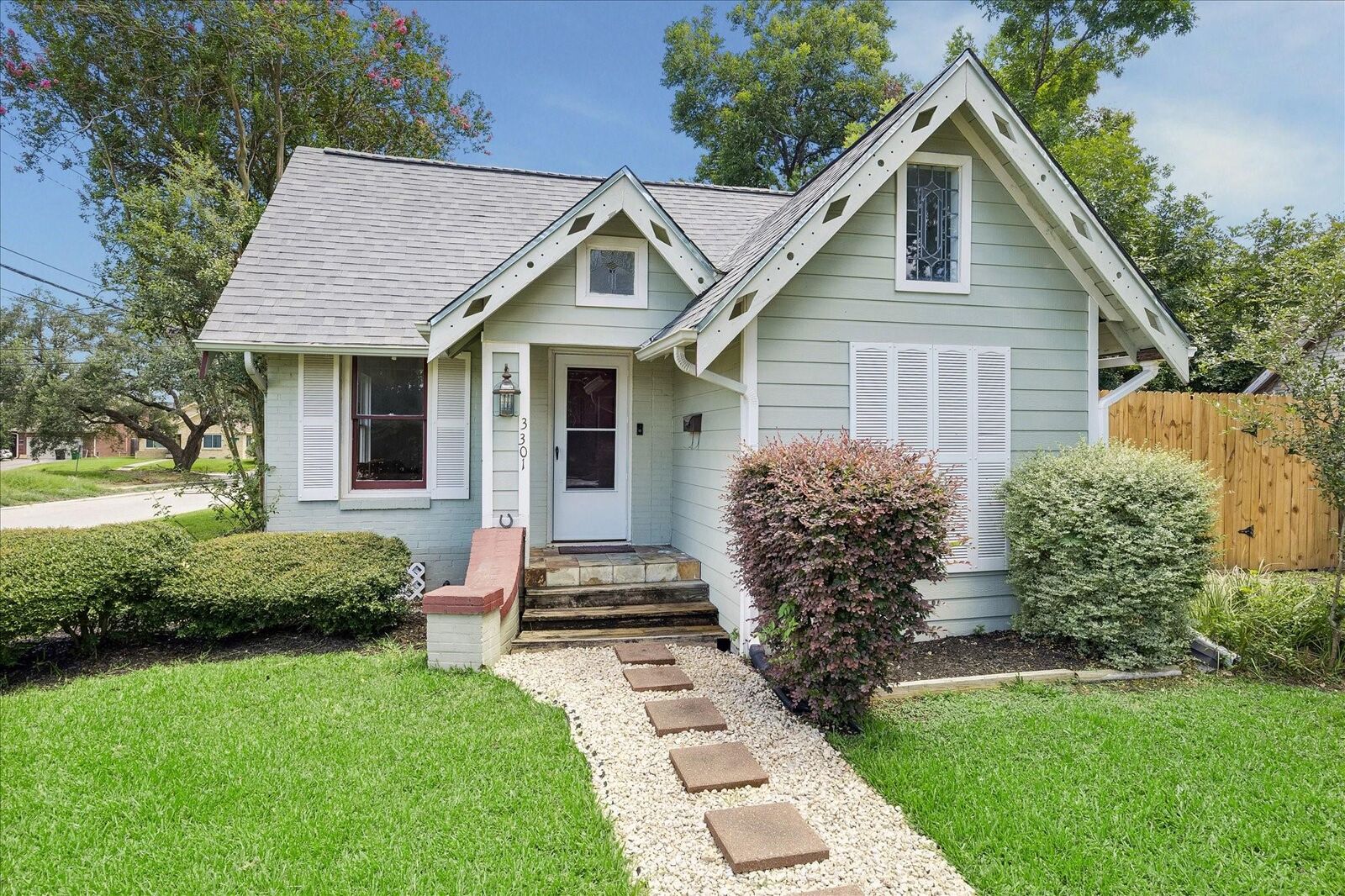 Property Photo: 3301 Tampa Street TX 77021