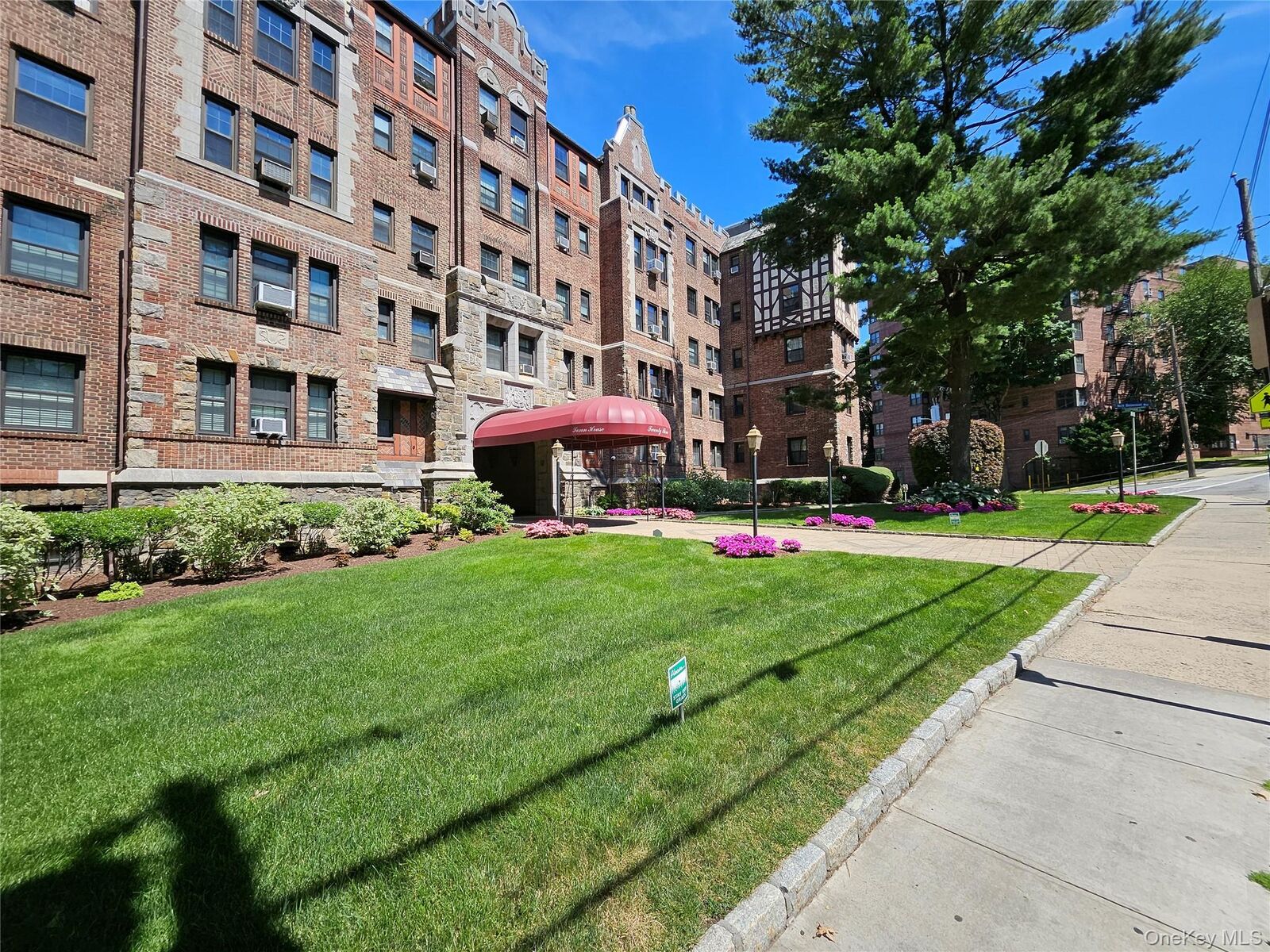 Property Photo:  23 Old Mamaroneck Road 5K  NY 10605 